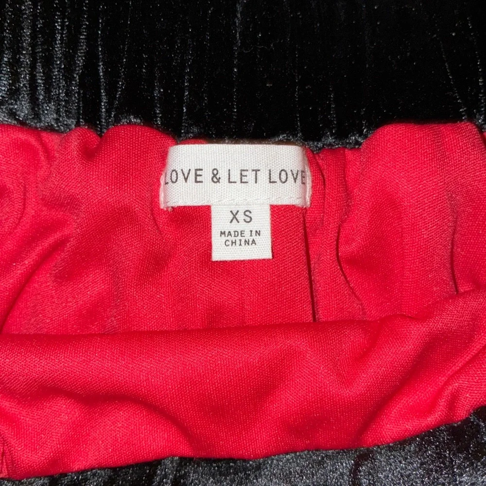 Holiday Red Sequin‎ Skirt with Black Waistband. GENTLY USED Sz XS